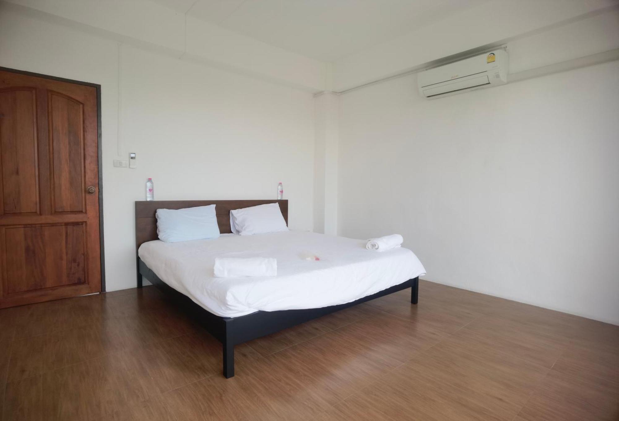 115 Townhouse Hotel Ban Khlong Krang ภายนอก รูปภาพ