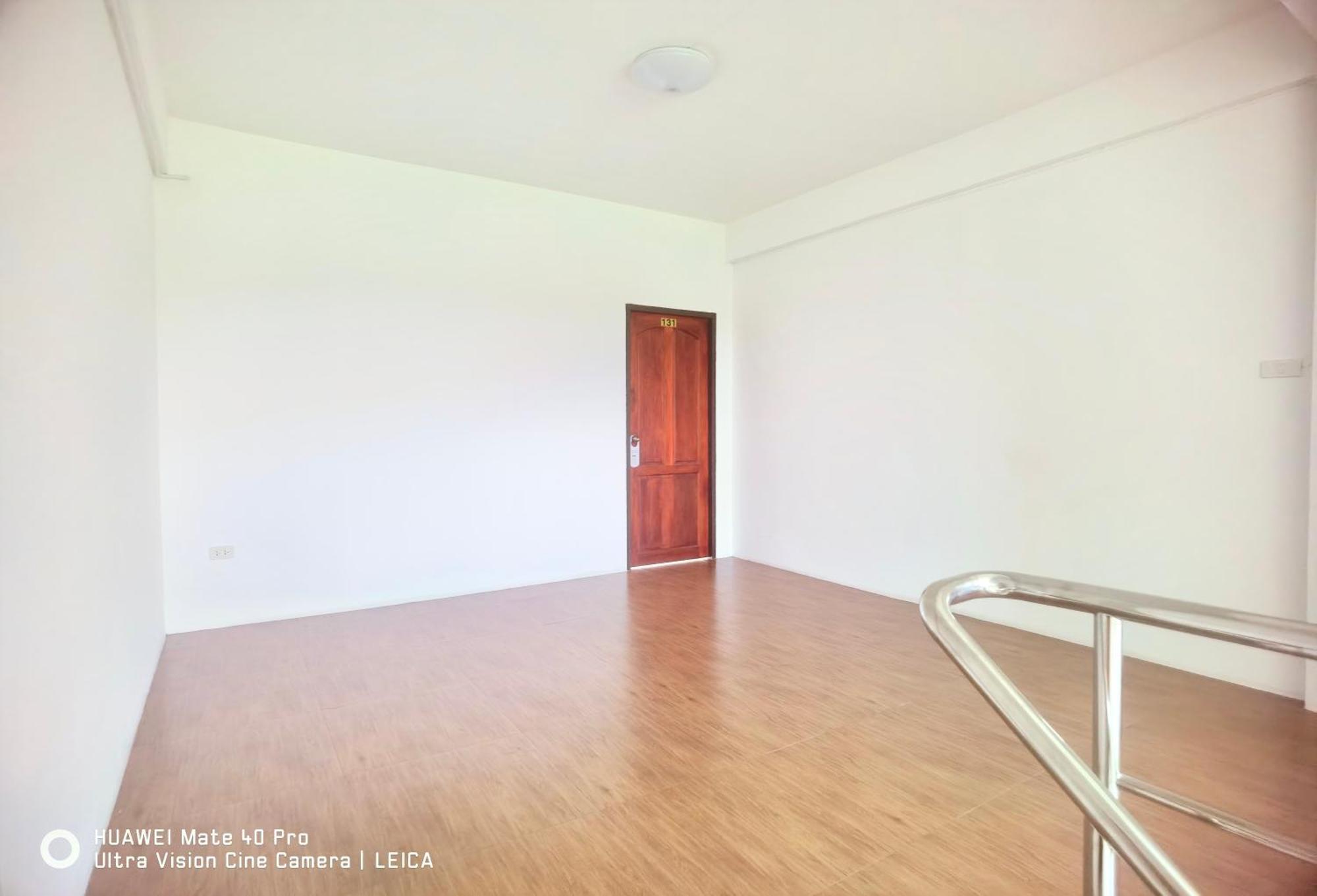 115 Townhouse Hotel Ban Khlong Krang ภายนอก รูปภาพ
