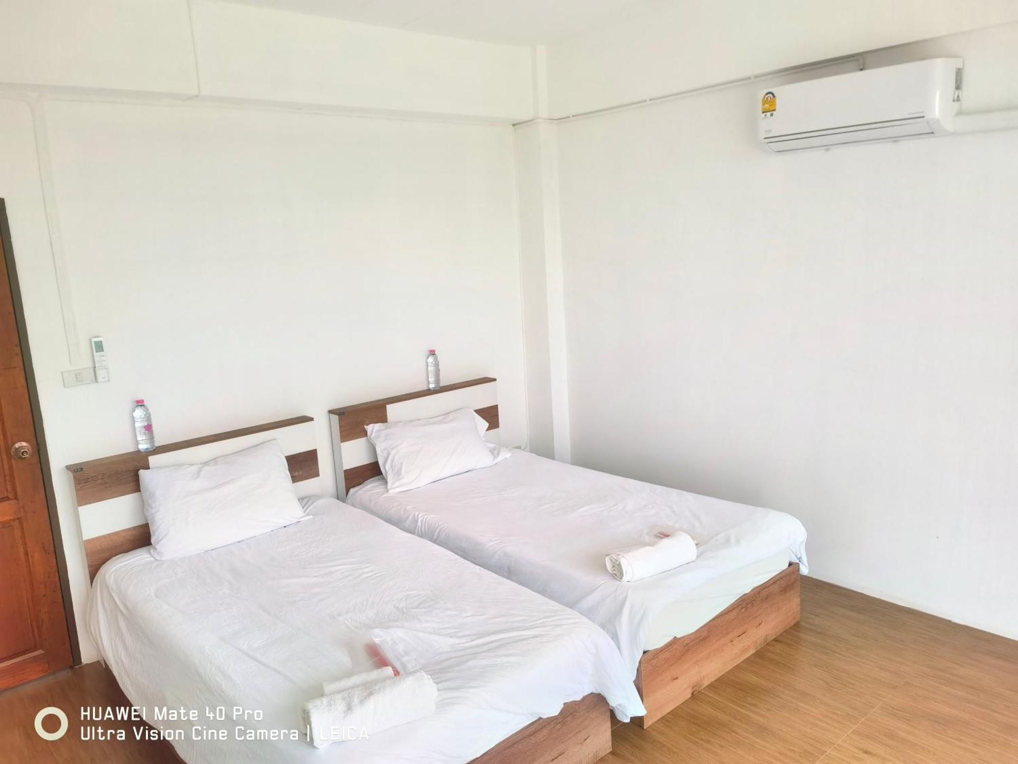 115 Townhouse Hotel Ban Khlong Krang ภายนอก รูปภาพ