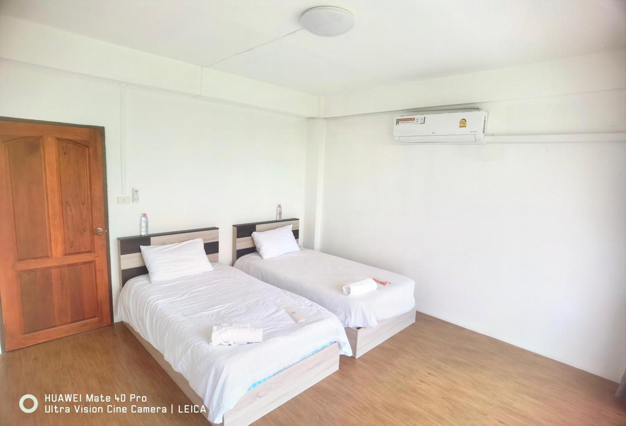 115 Townhouse Hotel Ban Khlong Krang ภายนอก รูปภาพ