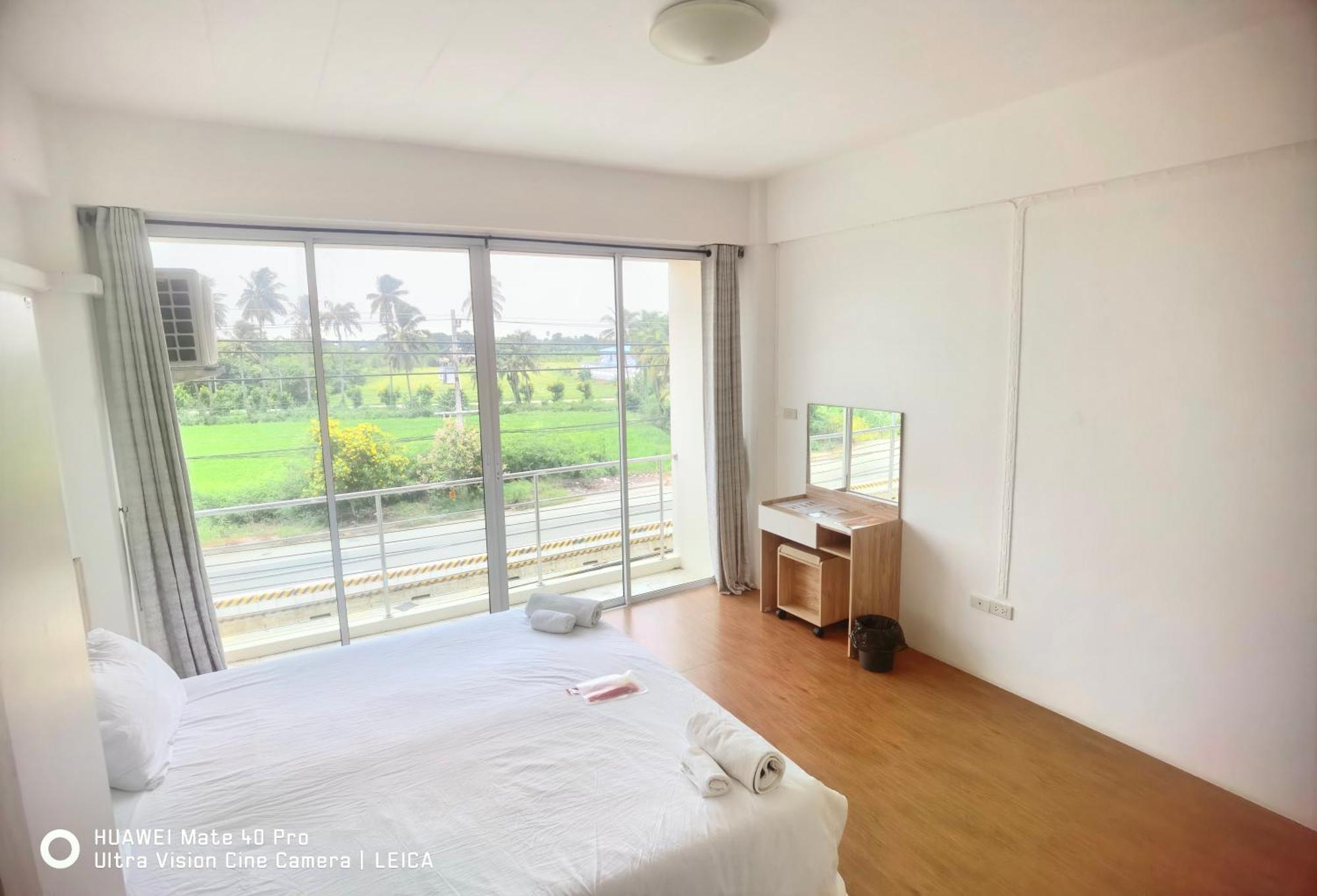 115 Townhouse Hotel Ban Khlong Krang ภายนอก รูปภาพ