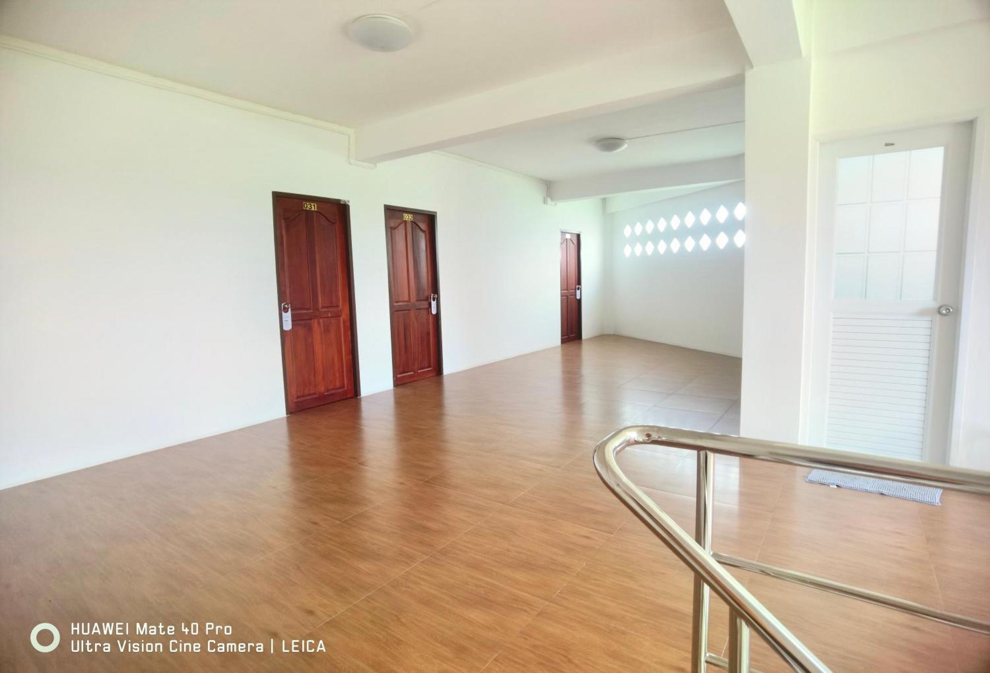 115 Townhouse Hotel Ban Khlong Krang ภายนอก รูปภาพ