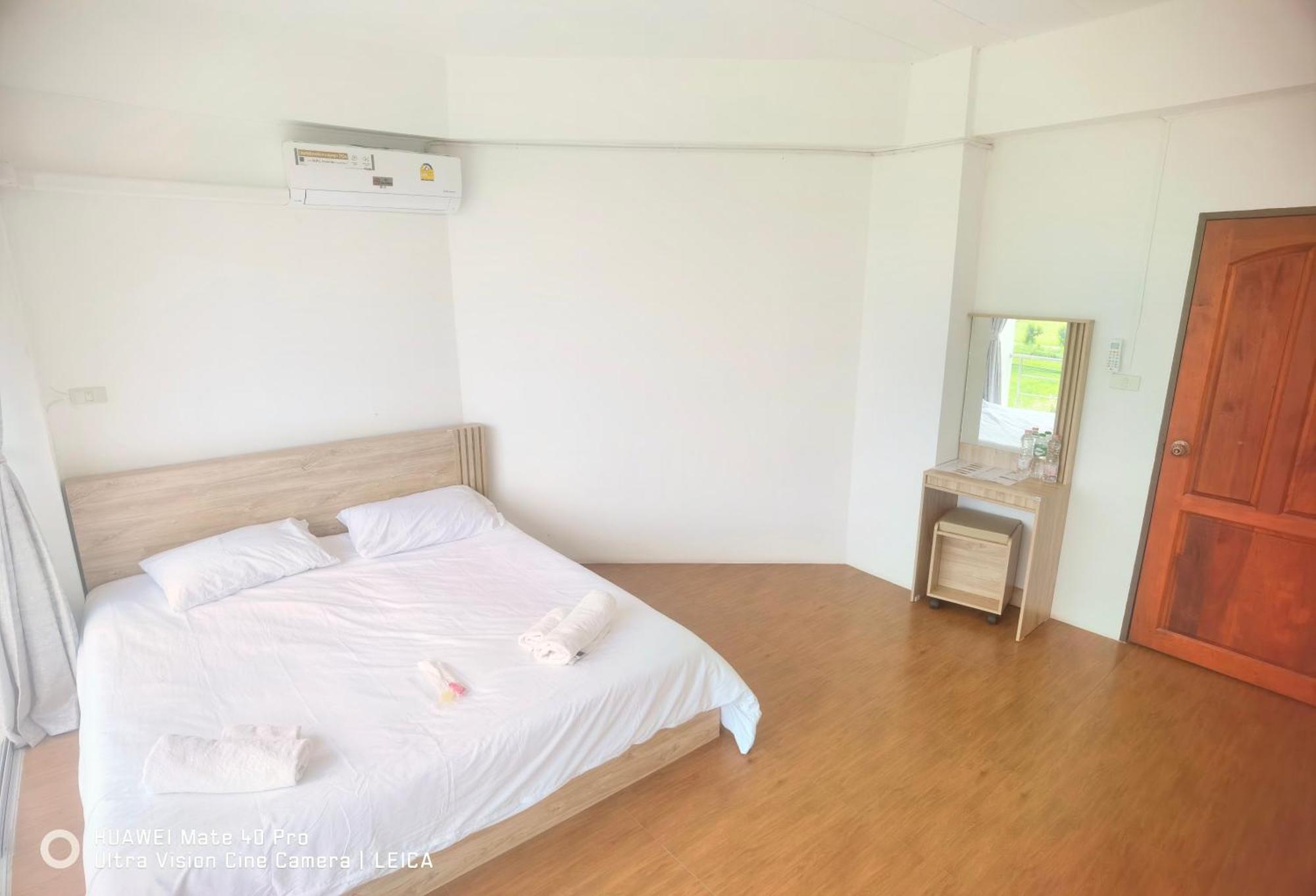 115 Townhouse Hotel Ban Khlong Krang ภายนอก รูปภาพ